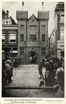 221872 Afbeelding van de gevelversiering tegen de voorgevel van IJzerhandel G. W. van Dillen jr. (Vredenburg 22) te ...
